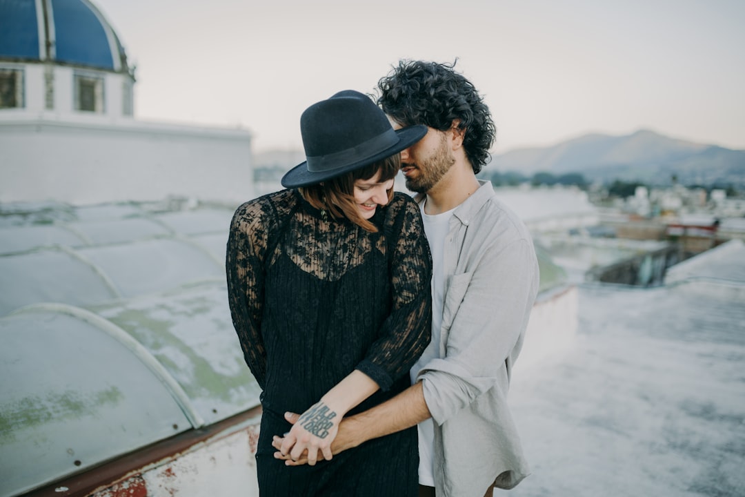 Photo Couple hugging