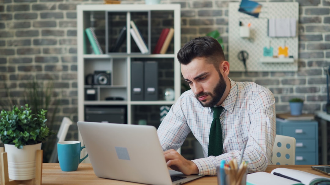 Photo Stressed employee