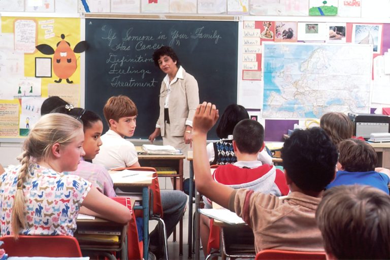 Edukacja w erze technologii: nowe możliwości i wyzwania 1 Photo Virtual classroom